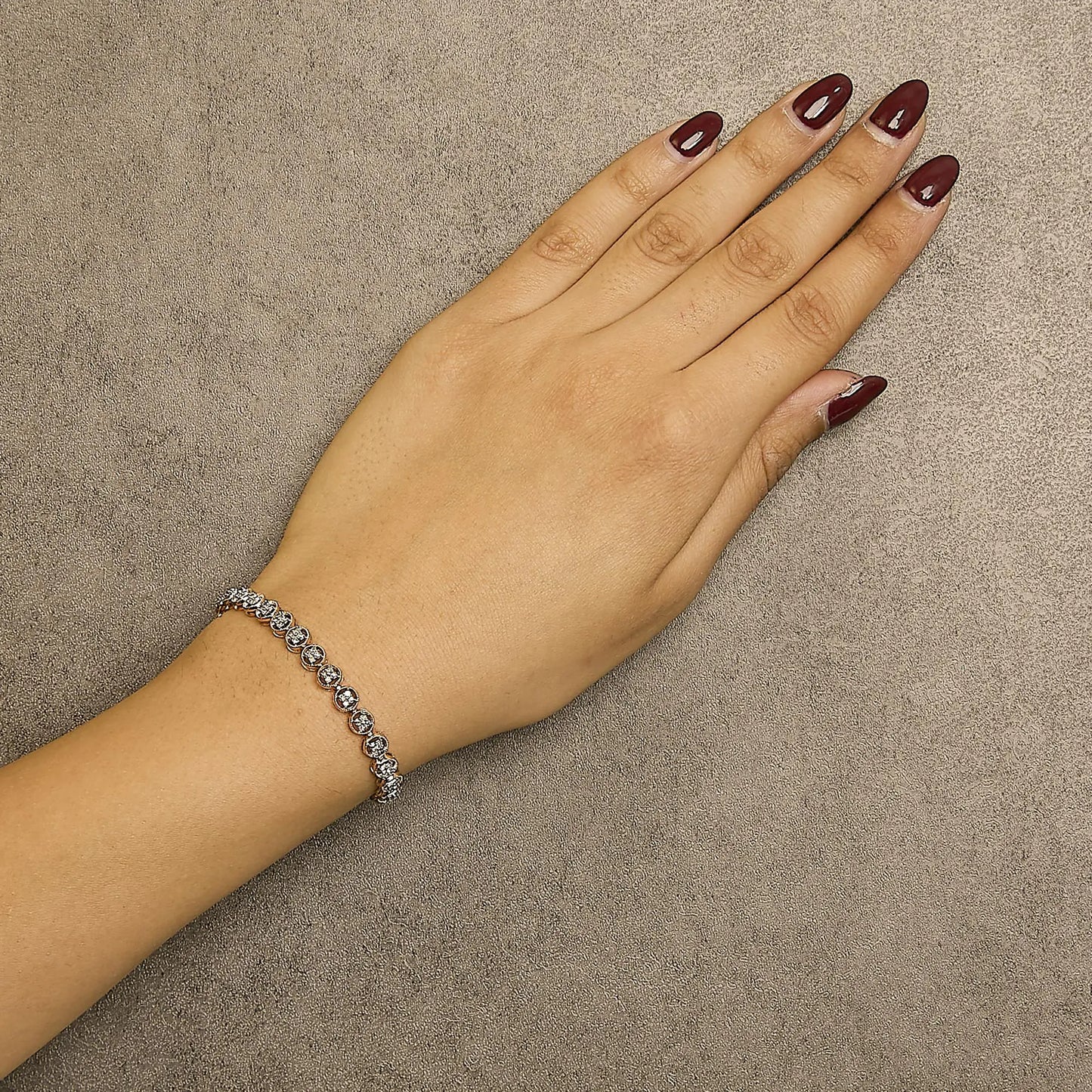 .925 Sterling Silver 1/4 Cttw Diamond 7" Open Circle Wheel Link Tennis Bracelet (I-J Color, I2-I3 Clarity)